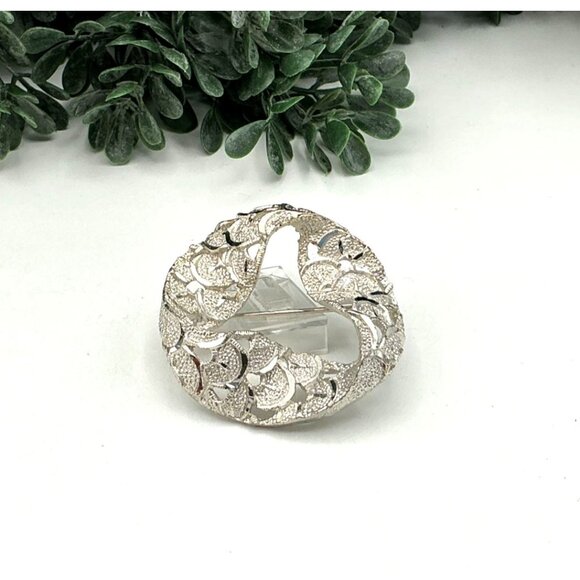 Vintage Silver Tone Openwork Brooch Pin With Abstract Design - Picture 2 of 3